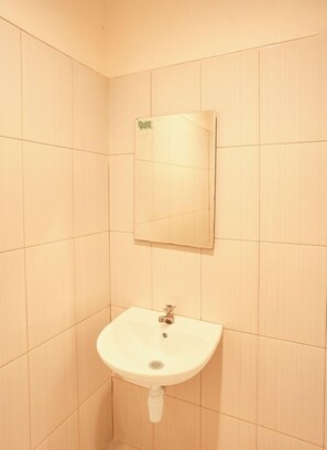 Dusche, kostenlose Toilettenartikel, Bidet, Handtücher