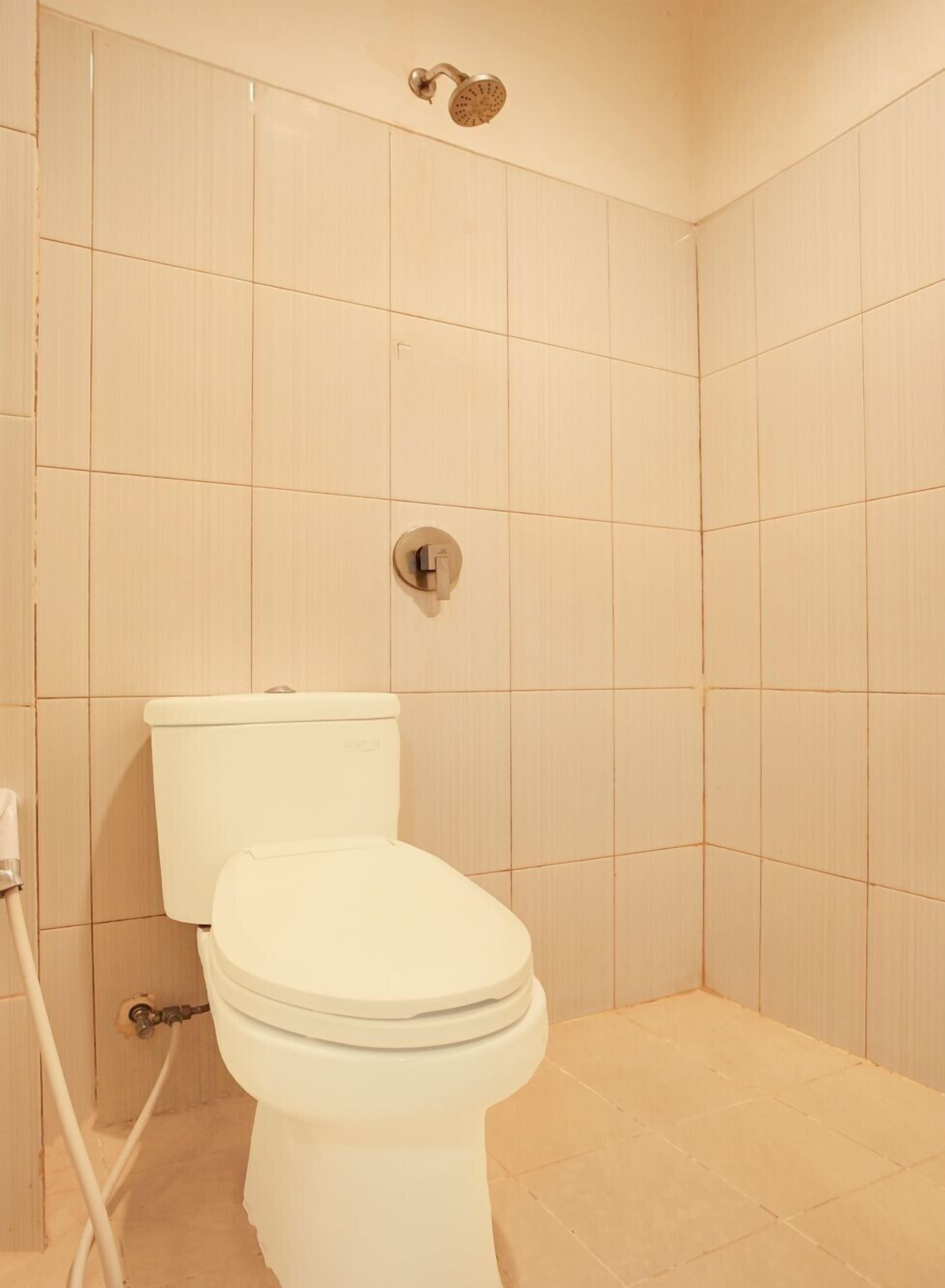 Ducha, artículos de tocador gratuitos, bidet, toallas