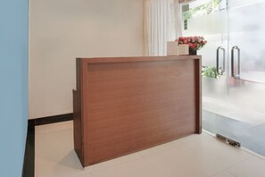 Quầy tiếp tân