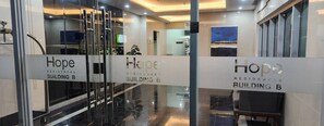 Spa - Colin's Suite at Hope Residences (Trece Martires City)