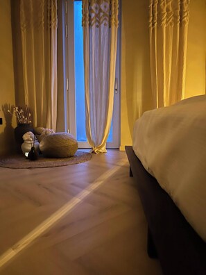 Tabla de planchar con plancha, Internet, ropa de cama