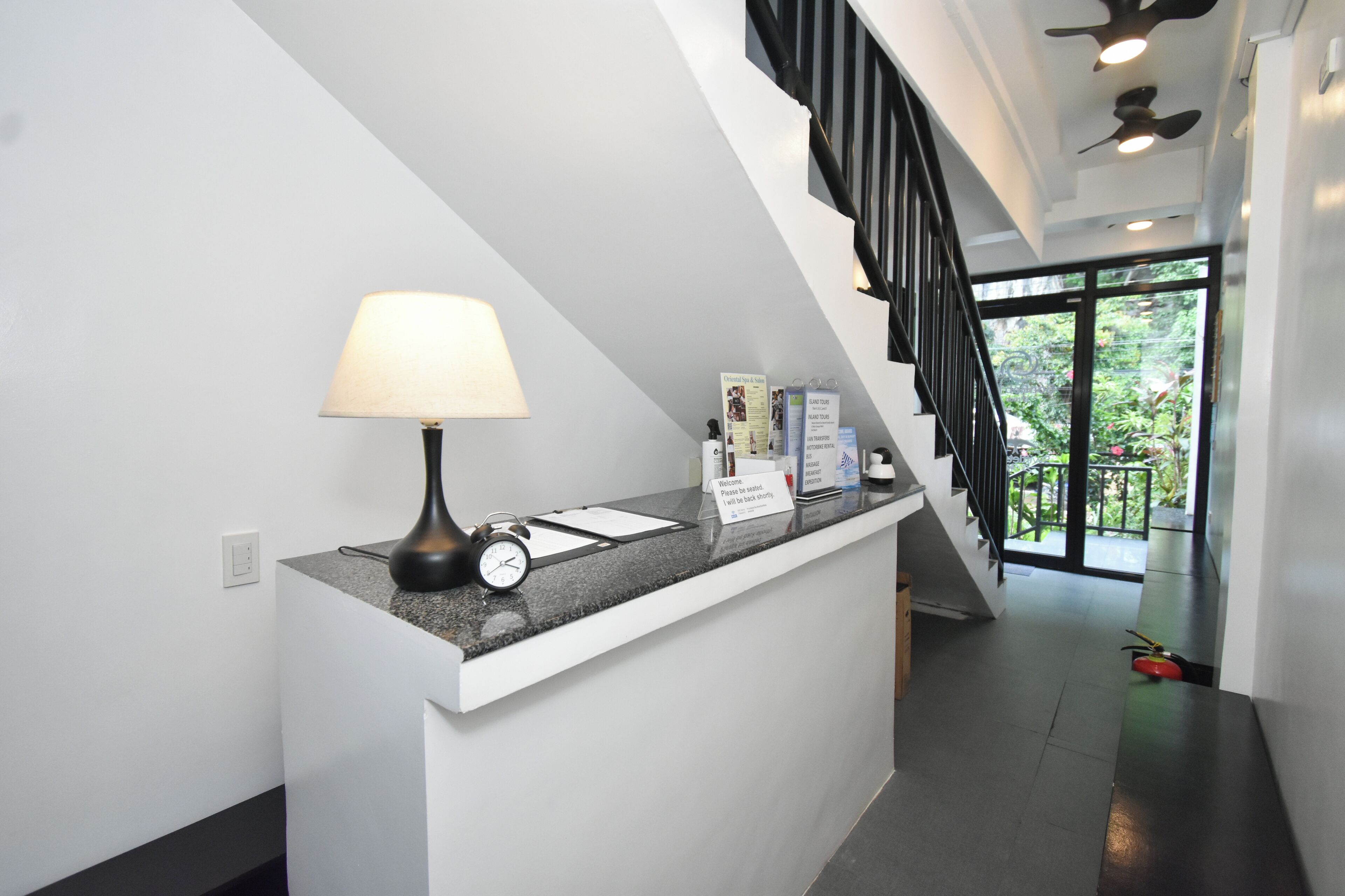 ฝ่ายต้อนรับ