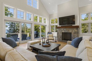 TV, books, stereo, offices