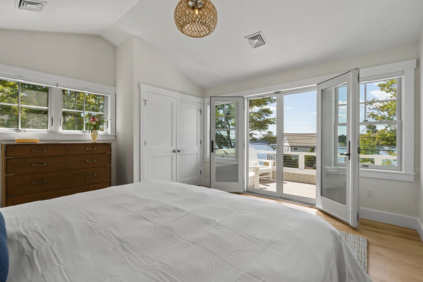 5 bedrooms, desk, iron/ironing board, WiFi