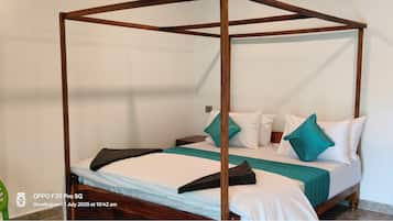 Deluxe Room, Balcony, Garden View | Desk, free WiFi