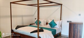 Deluxe Room, Balcony, Garden View | Desk, free WiFi