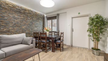 TV, caminetto, tavolo da ping pong