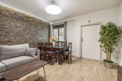 Holiday Home 'El Cierzo De Sediles' with Mountain Views, Wi-Fi & Air Conditioning