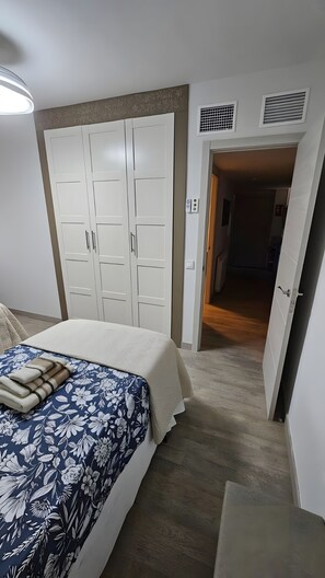 Iron/ironing board, WiFi, bed sheets