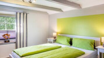 2 bedrooms, iron/ironing board, WiFi, bed sheets