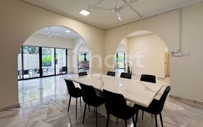 House, 5 Bedrooms, Balcony, Poolside | In-room dining