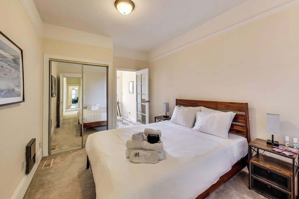 4 bedrooms, iron/ironing board, travel crib, free WiFi