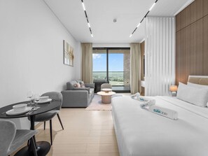 1 غرفة نوم ومكتب ومكواة/لوح كي وسرير سفر