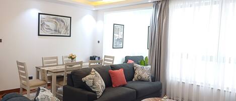 Comfort Apartment, Mobility Accessible, Private Bathroom | Living area