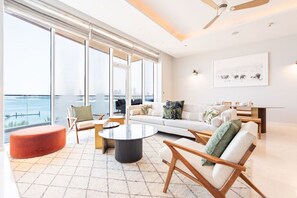 TV - Stunning Sea View 3BR with Private Beach (Dubai)