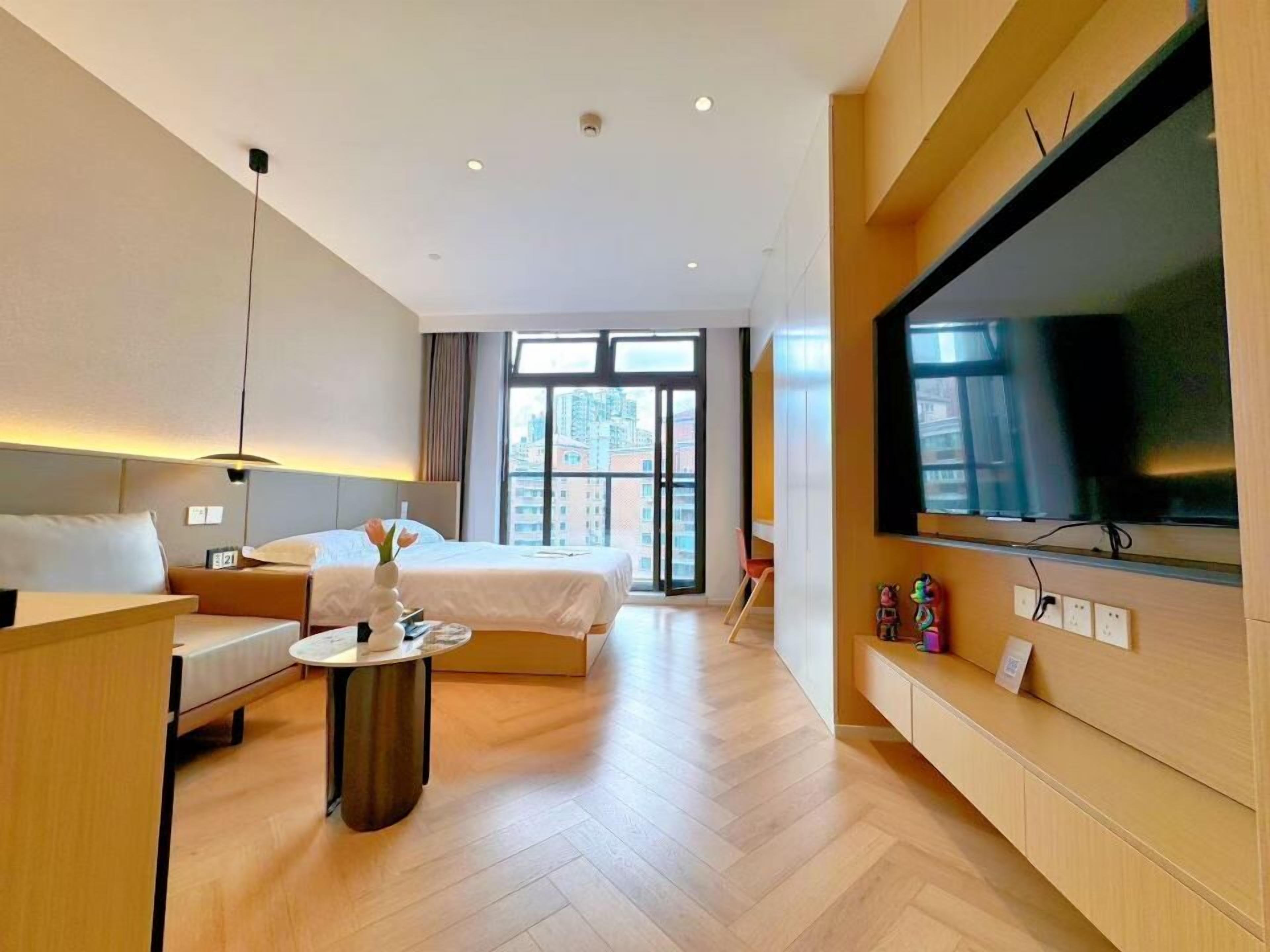 Soundproofing, free WiFi, bed sheets