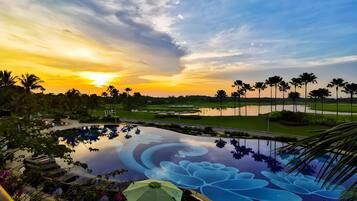 Outdoor pool, sun loungers