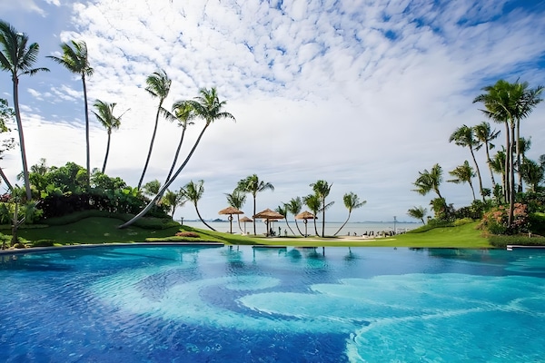 Outdoor pool, pool loungers