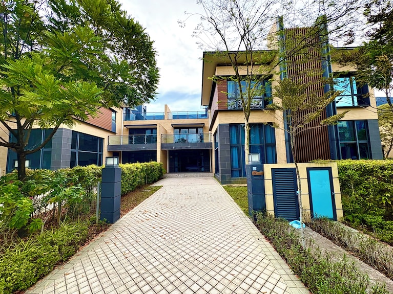 Forest City Golf Villa by A & Home Party Reviews, Deals & Photos 2026 - Expedia