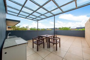 Superior villa, 2 slaapkamers, keuken, uitzicht op binnenplaats | Uitzicht op de tuin