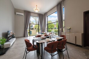 Cortinas blackout, sistema de insonorización y wifi gratis 