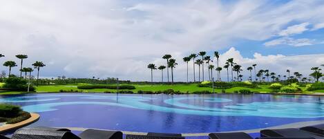 Outdoor pool, sun loungers