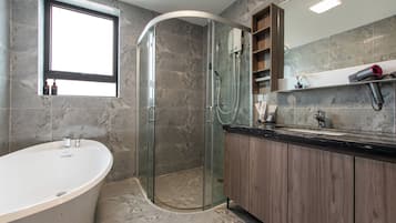 Luxury Villa, 3 Bedrooms, Kitchen, Courtyard View | Blackout drapes, soundproofing, free WiFi
