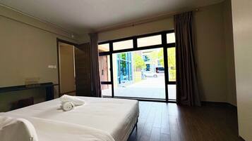 ラグジュアリー ヴィラ 3 ベッドルーム キッチン コートヤードビュー | 遮光カーテン、防音設備、WiFi (無料)