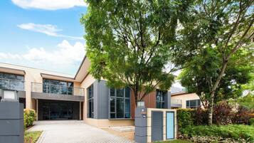 Blackout curtains, soundproofing, free WiFi