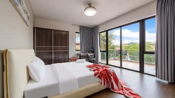Superior Villa, 2 Bedrooms, Kitchen, Courtyard View | Langsir/tirai gelap terus, kalis bunyi, Wi-fi percuma