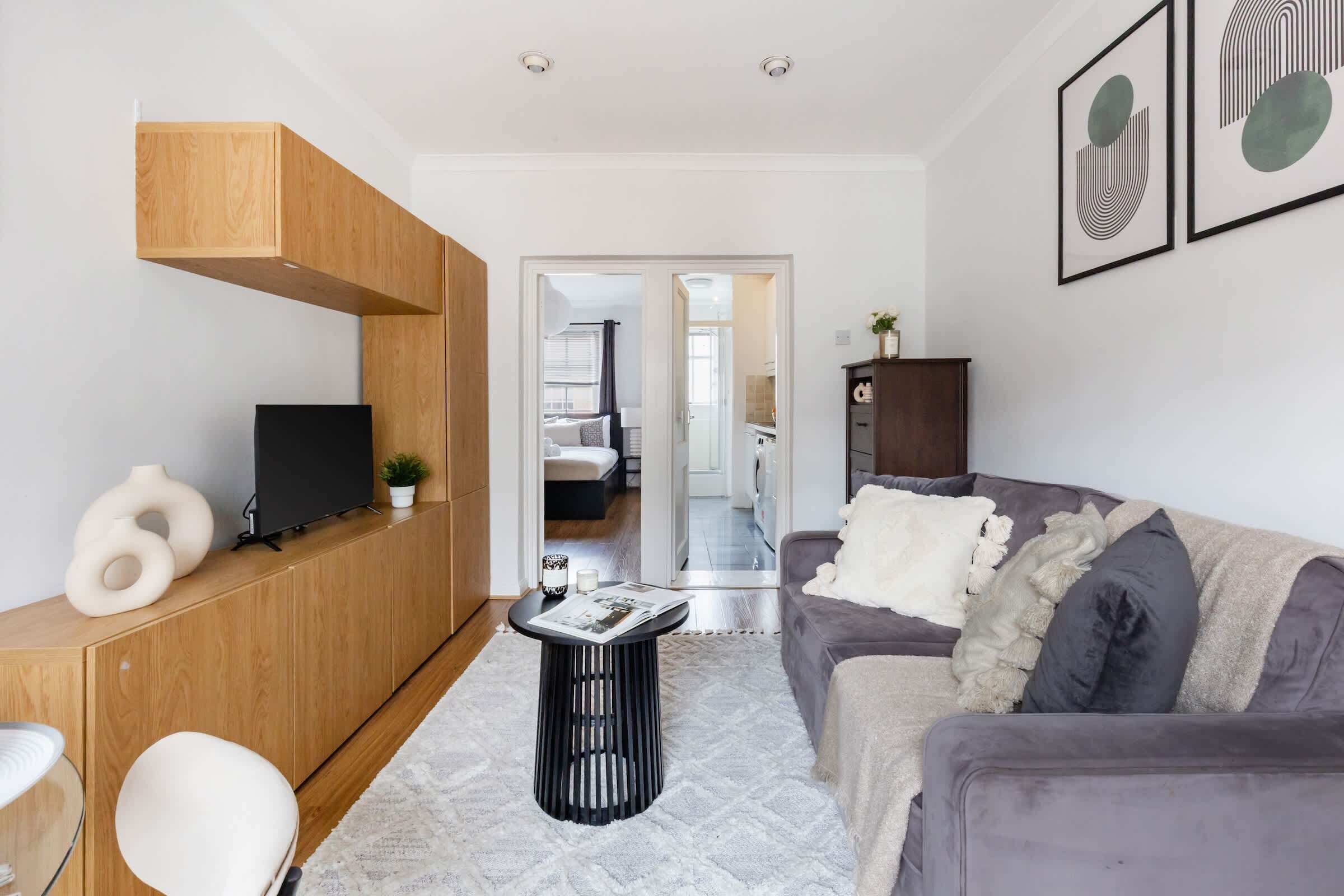 Een smart-tv en een kantoor