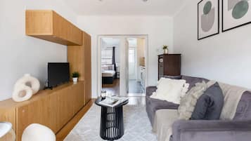 Een smart-tv en een kantoor