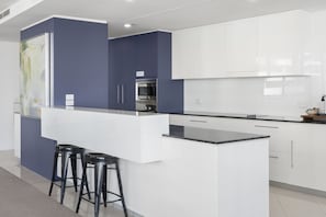 Deluxe Apartment, Ocean View, Beachside | Private kitchen | High chair - Aria 804 (Broadbeach)