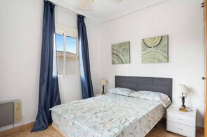 3 bedrooms, iron/ironing board, WiFi, bed sheets