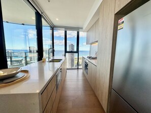 Apartment, 3 Bedrooms, Air conditioning, Ocean View | Private kitchen