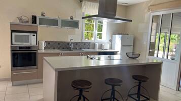 Mikrobølgeovn, ovn, kogeplade, opvaskemaskine