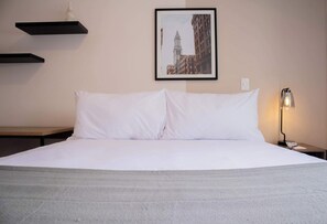 2 bedrooms, desk, iron/ironing board, WiFi