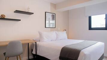 2 bedrooms, desk, iron/ironing board, WiFi