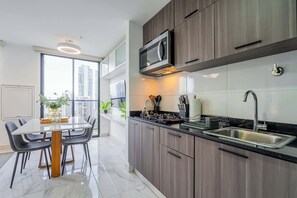 Fridge, microwave, oven, stovetop