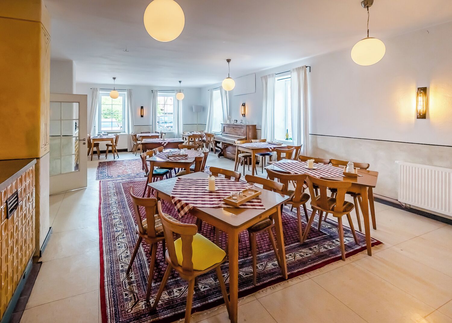 Desayuno continental diario (EUR 15 por persona)