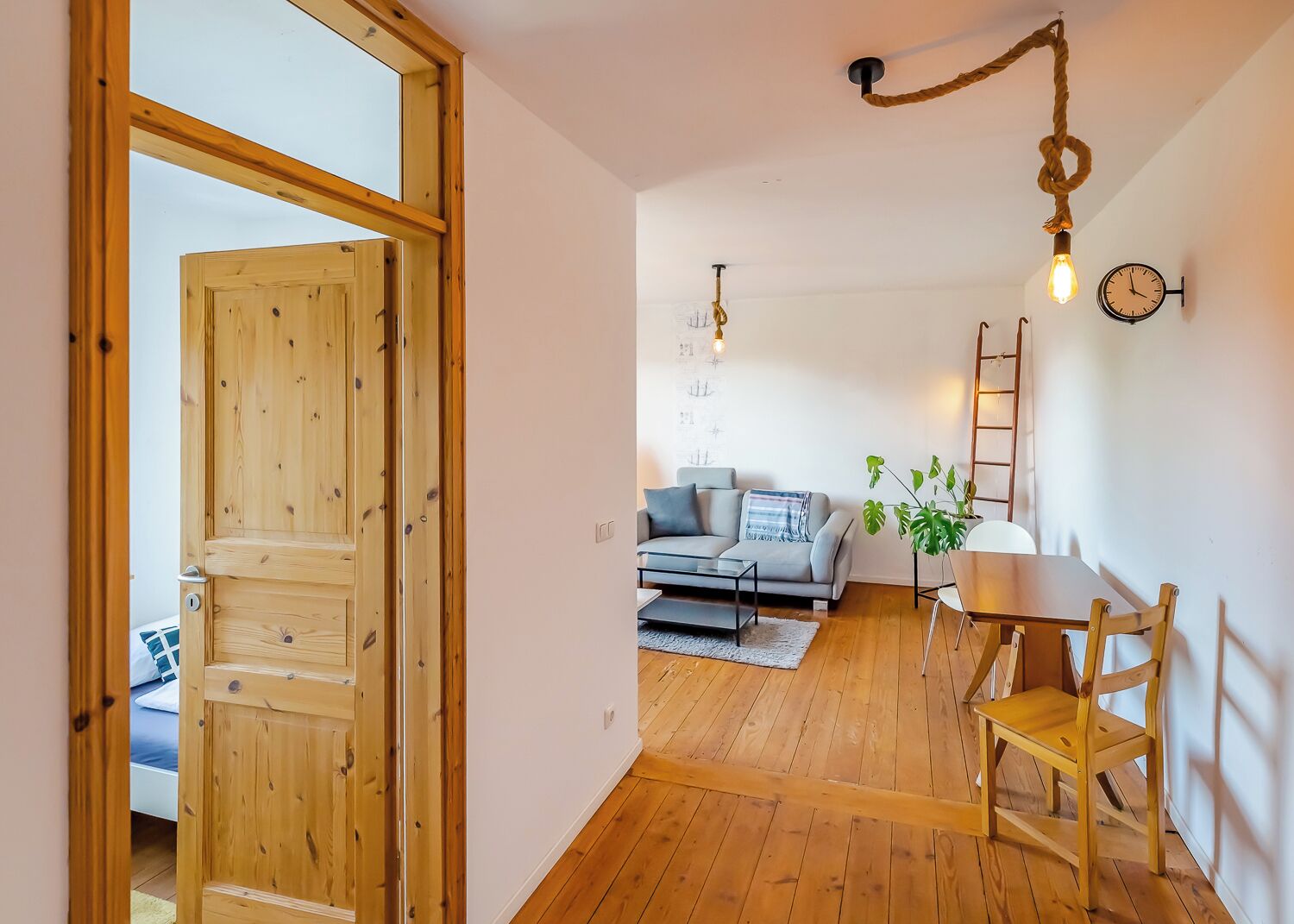 Deluxe Suite, 2 Single Beds | Living area