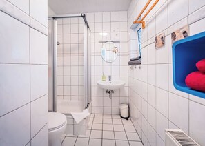Basic Condo, Multiple Beds | Bathroom