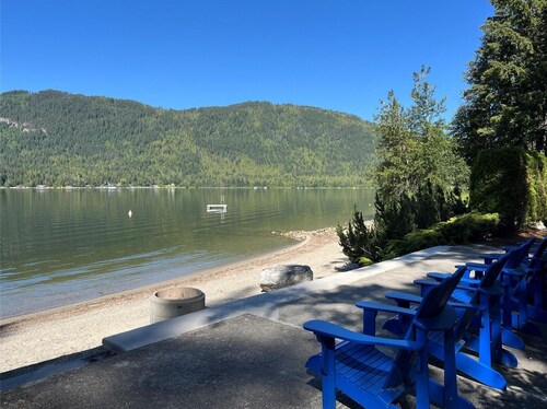 Family friendly Lakefront resort with boat slip