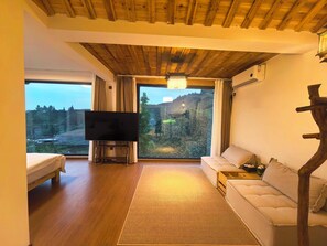 Panoramic Suite, Hill View | Blackout drapes, free WiFi, bed sheets