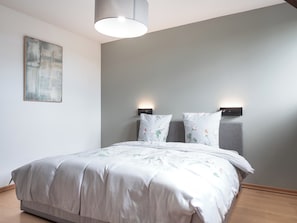 2 bedrooms, desk, iron/ironing board, travel cot