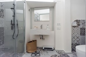 Shower, jetted bath, hair dryer, bidet