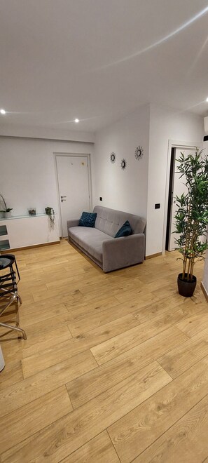 Superior Triple Room | In-room safe, blackout drapes, soundproofing - Casa Palmeri (Rome)