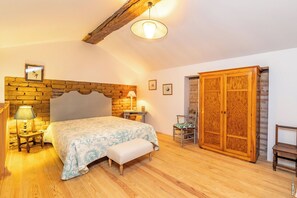 1 dormitorio, tabla de planchar con plancha, wifi gratis y ropa de cama