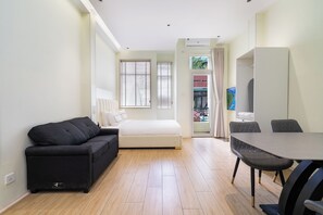 Standaard studio, balkon, uitzicht op de stad | Uitzicht vanuit de kamer