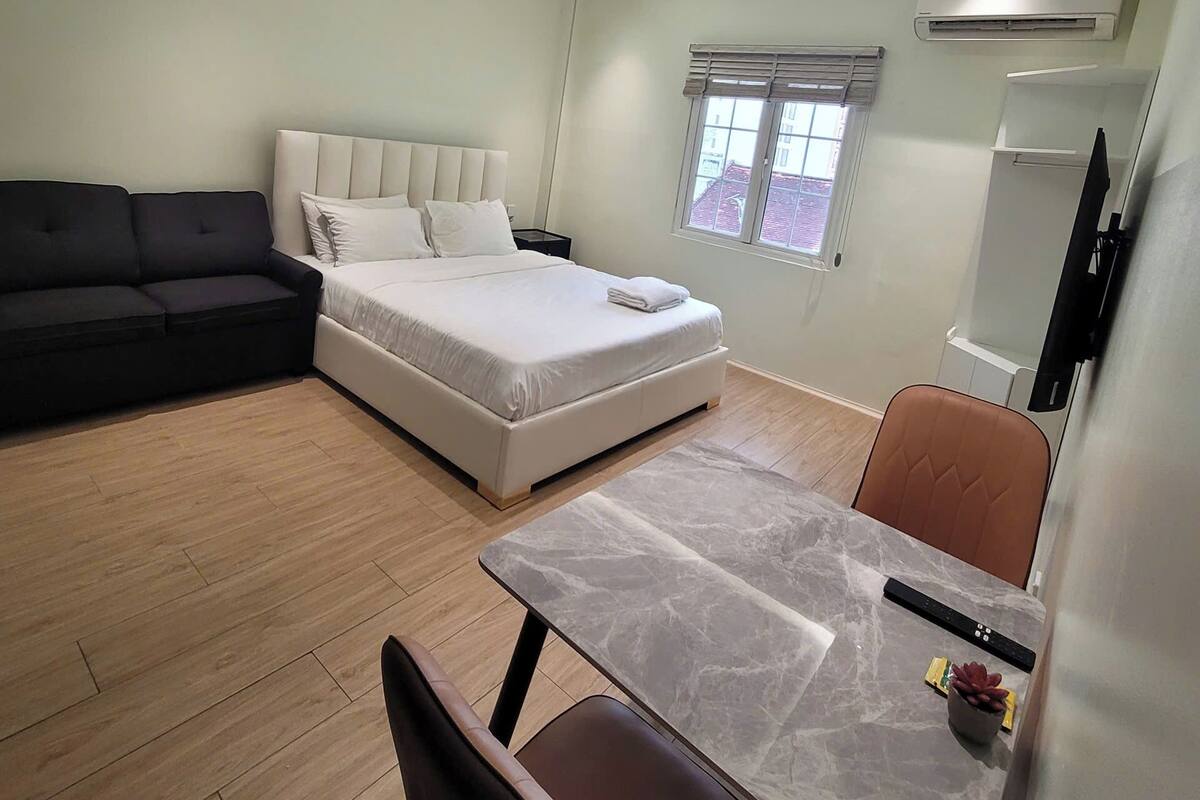 Basic Studio, City View | Desk, laptop workspace, free WiFi